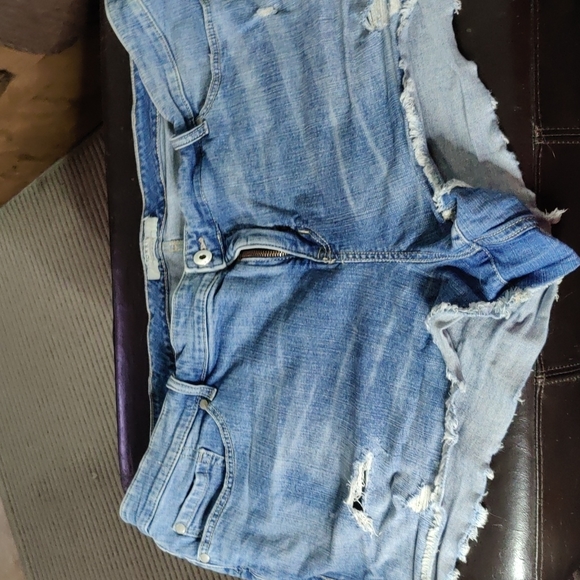 🔶 Torrid distressed denim shorts #129 - Picture 3 of 9